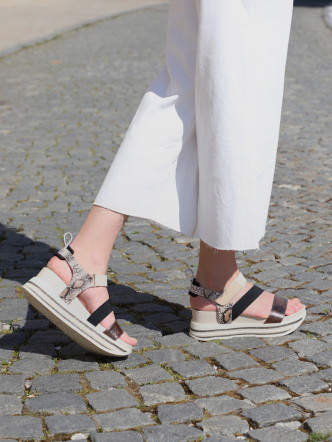 Bugatti Jil sandalen - lifestyle